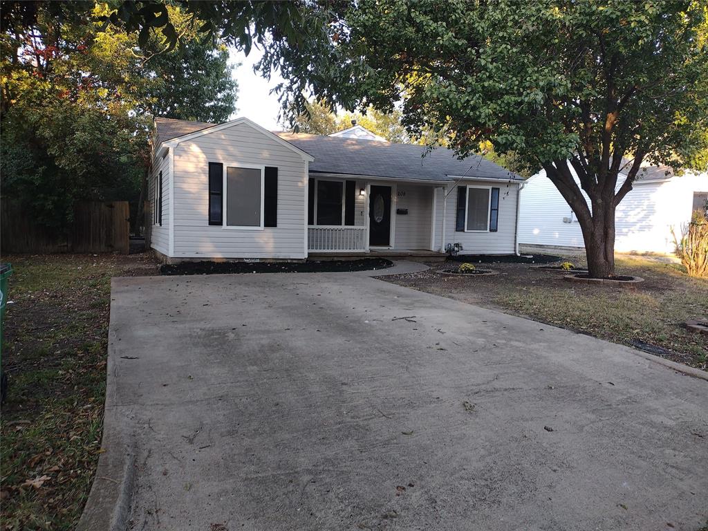 208 Almond Street Property Photo 2