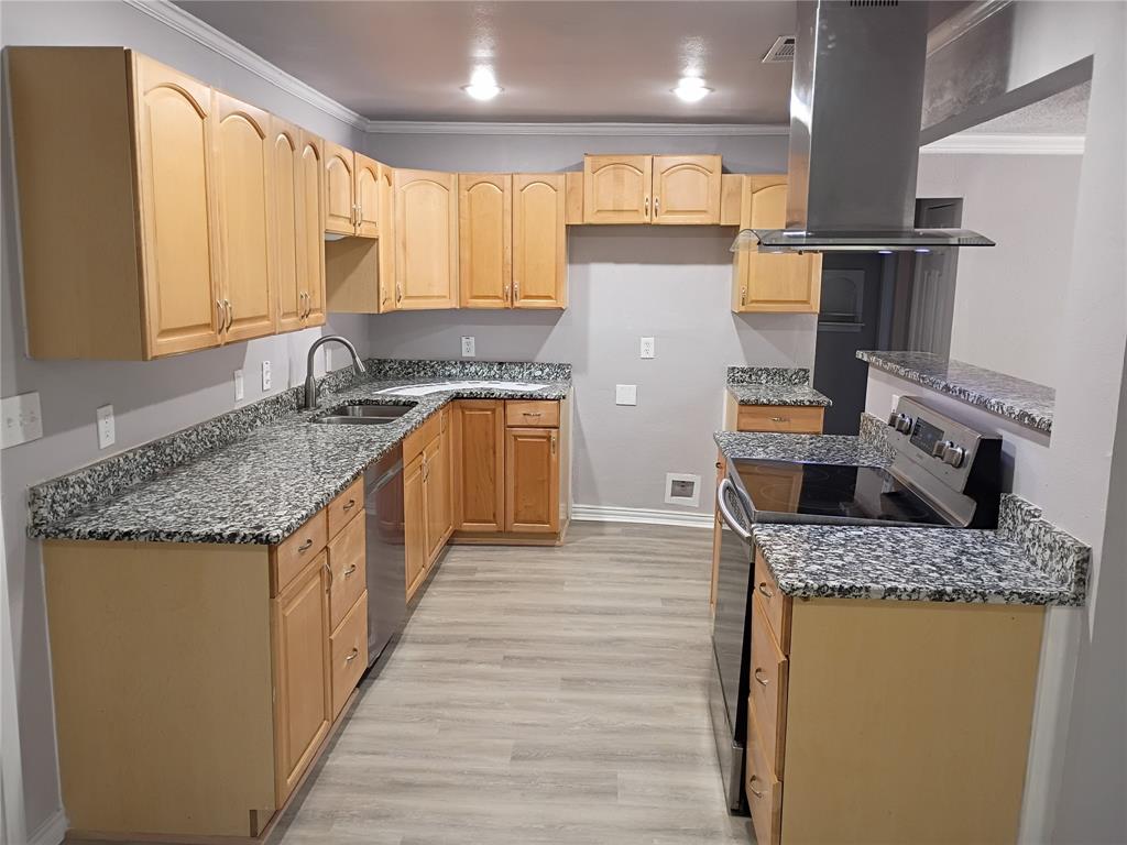 208 Almond Street Property Photo 8