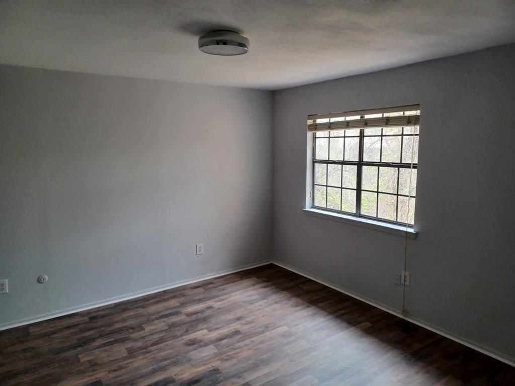 887 Dublin Drive D Property Photo 8