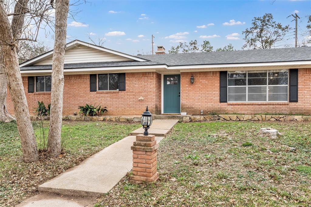 2208 Lake Forest Drive Property Photo 1