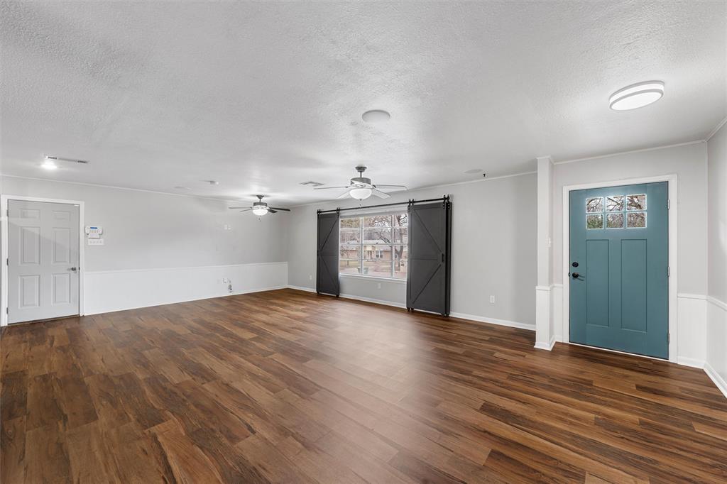 2208 Lake Forest Drive Property Photo 5