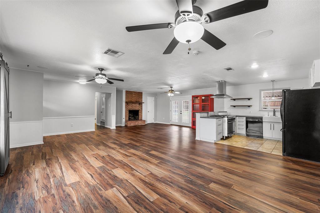 2208 Lake Forest Drive Property Photo 6