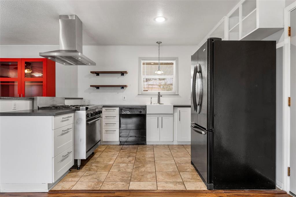 2208 Lake Forest Drive Property Photo 11