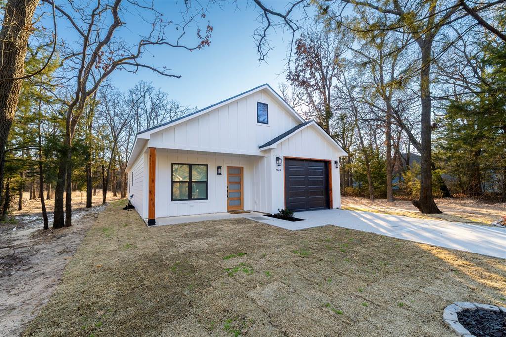 921 Hillburn Drive Property Photo 1
