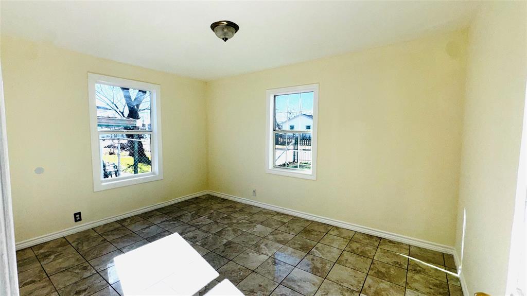 3297 Todd Avenue Property Photo 4