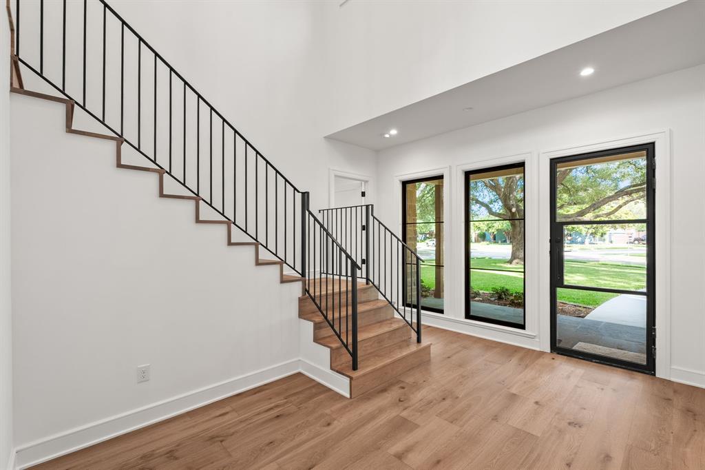 1211 Seminole Drive Property Photo 10