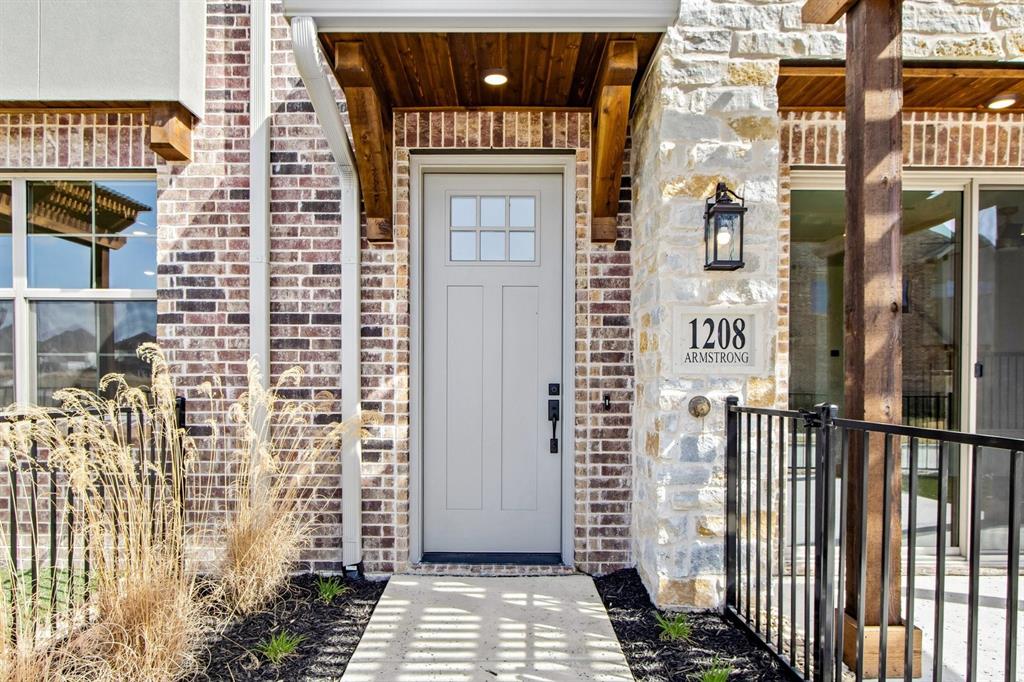 1208 Armstrong Property Photo 6