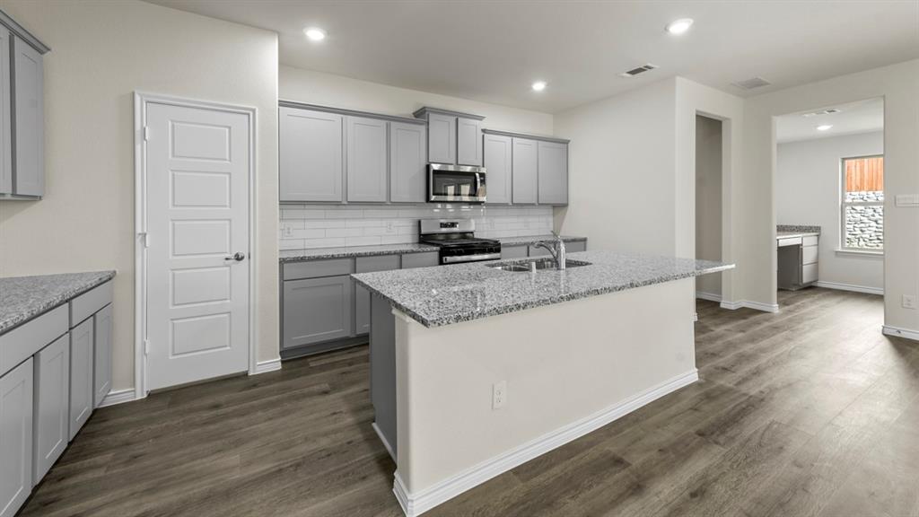 2060 Hearn Drive Property Photo 2