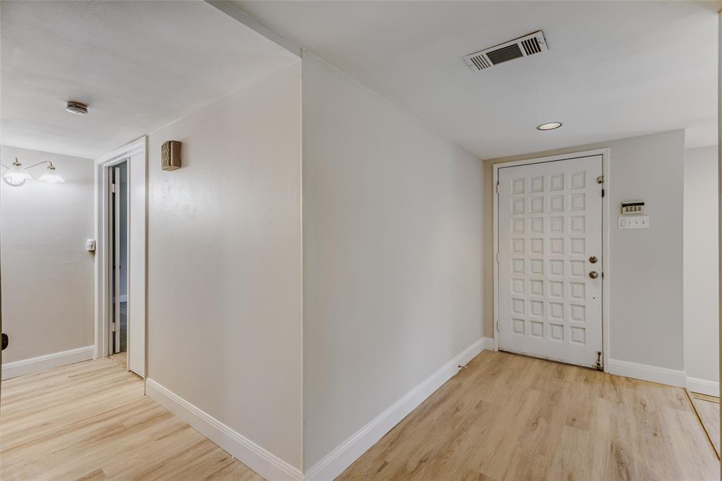 6639 Winterwood Lane Property Photo 4