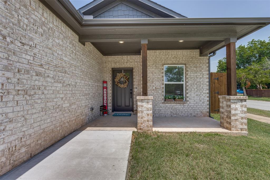 901 W Owing Street Property Photo 3