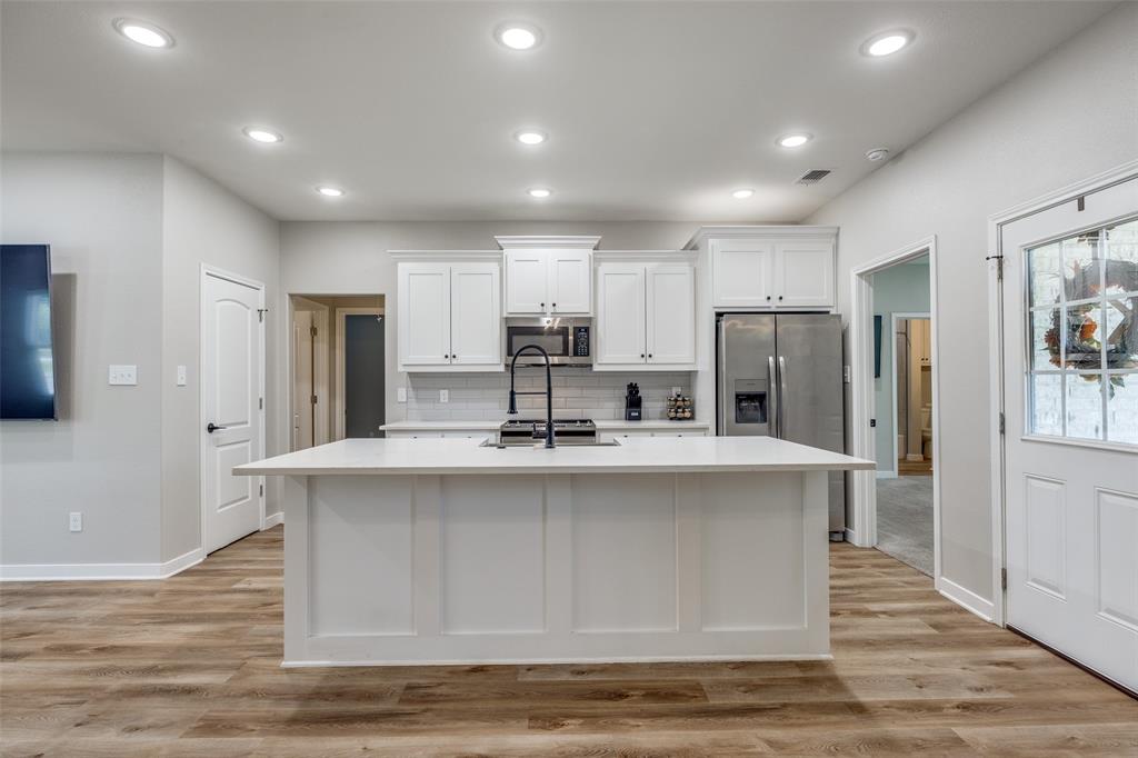 901 W Owing Street Property Photo 5