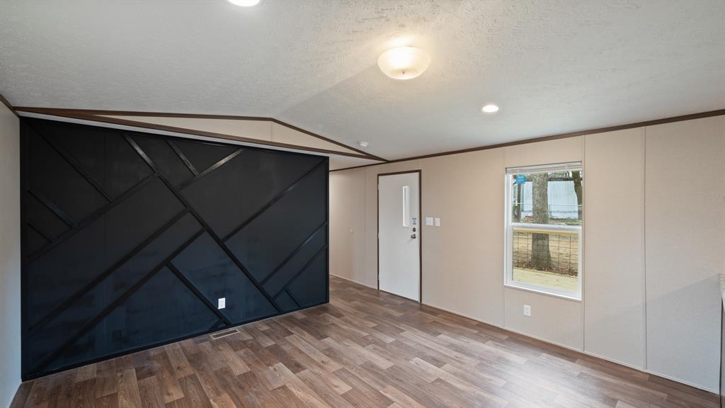 721 Queens Drive Property Photo 9