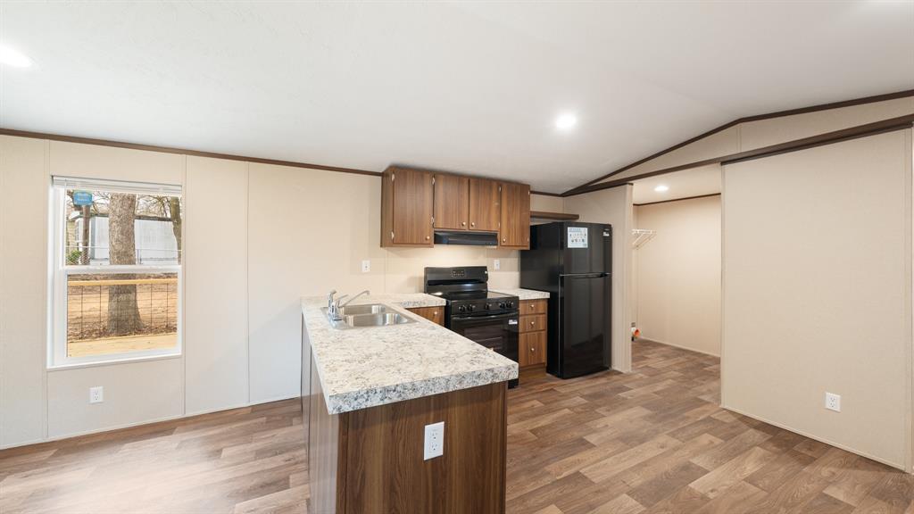 721 Queens Drive Property Photo 12