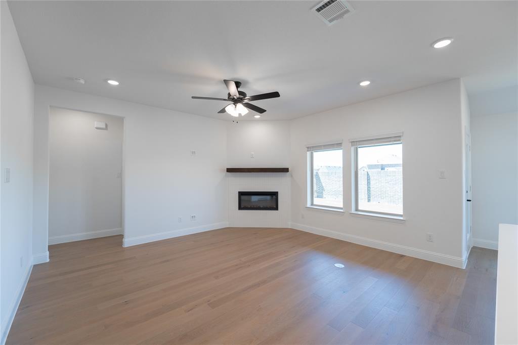 2212 Valencia Drive Property Photo 6