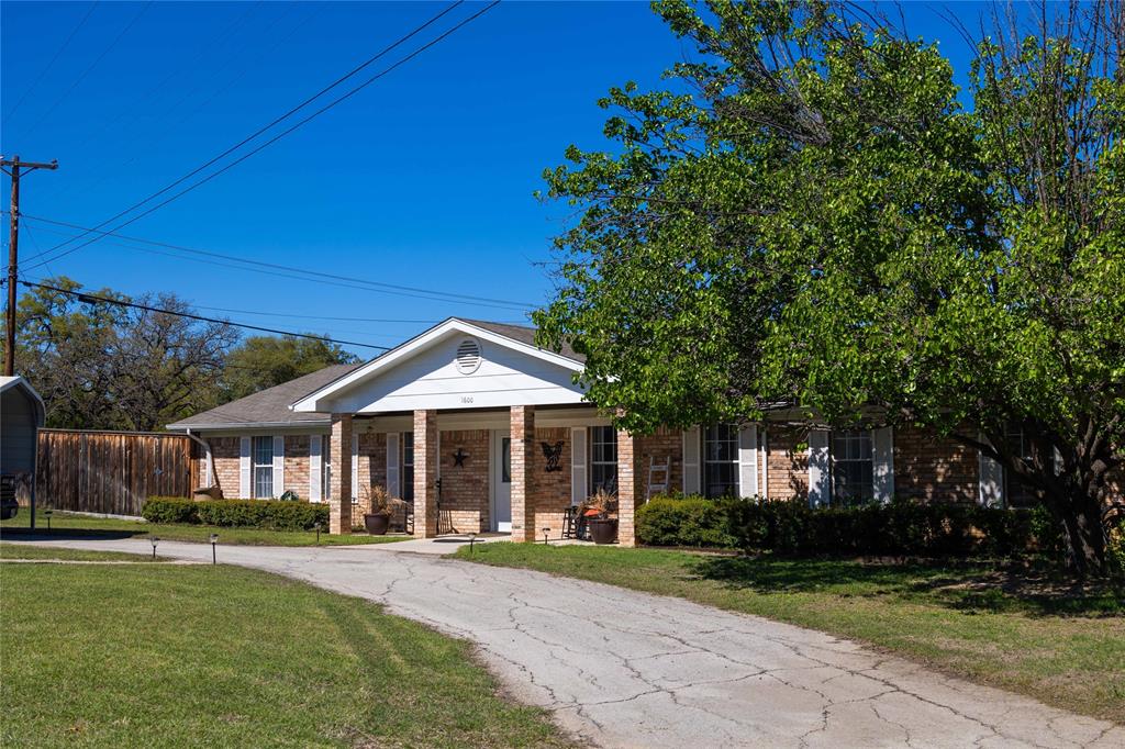 1600 Shaw Drive Property Photo 3
