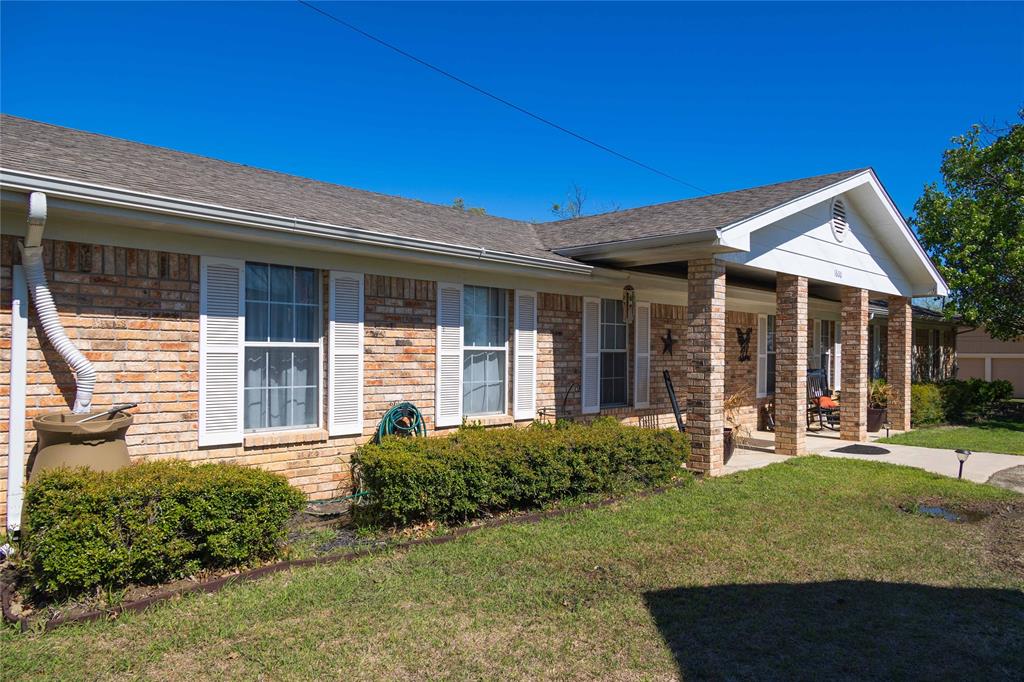 1600 Shaw Drive Property Photo 4