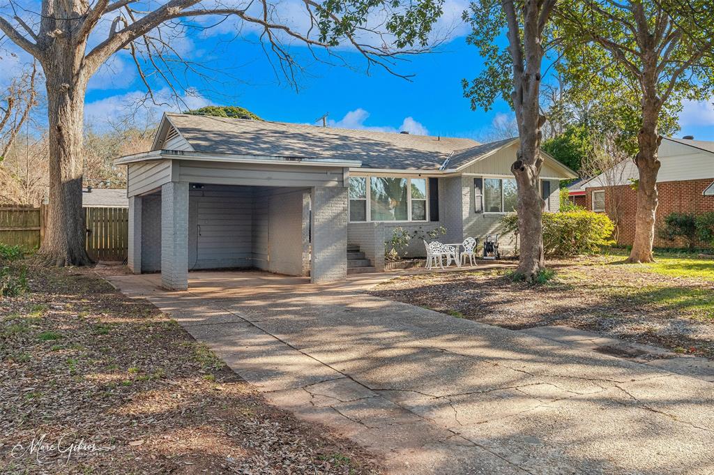 232 Roma Drive Property Photo 2