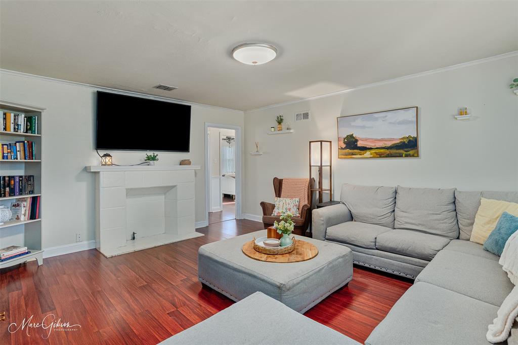 232 Roma Drive Property Photo 4