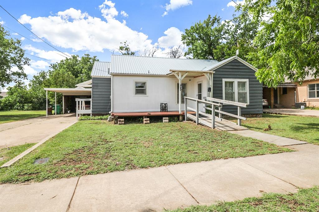 605 W Walnut Street Property Photo 1