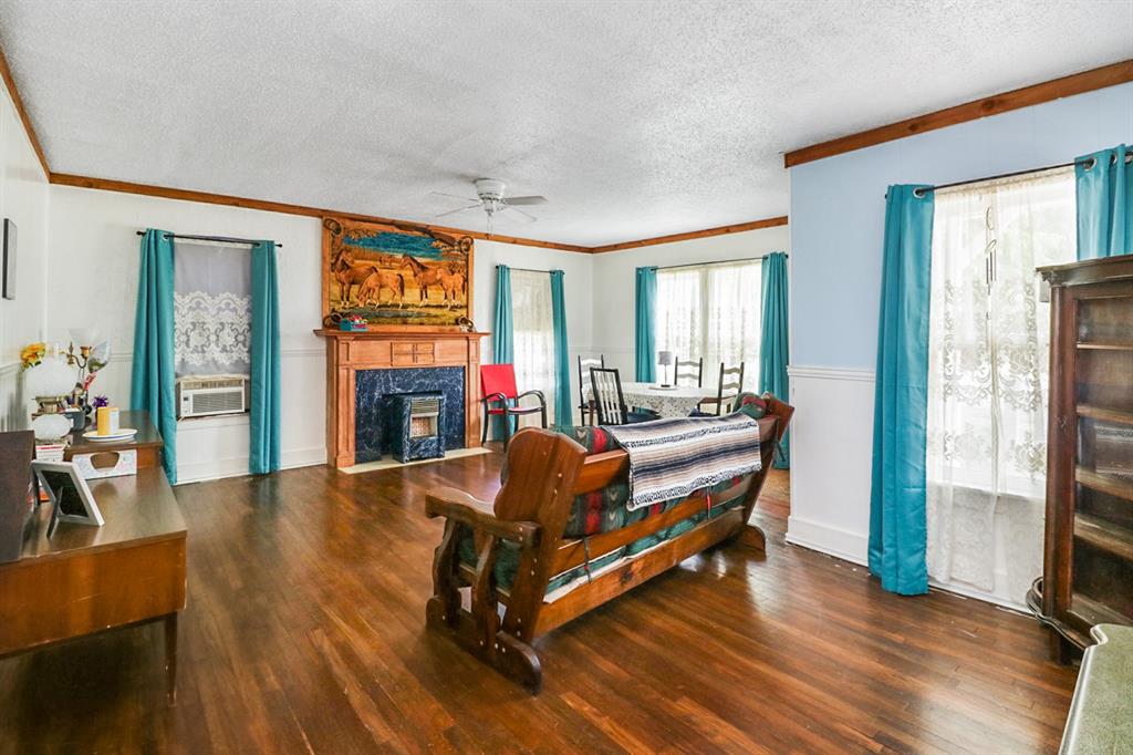 605 W Walnut Street Property Photo 4