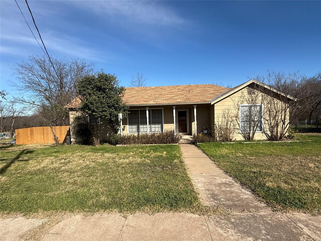 609 E Henry Property Photo 1