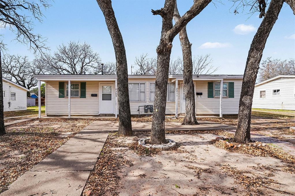2211 Barbell Lane Property Photo 4