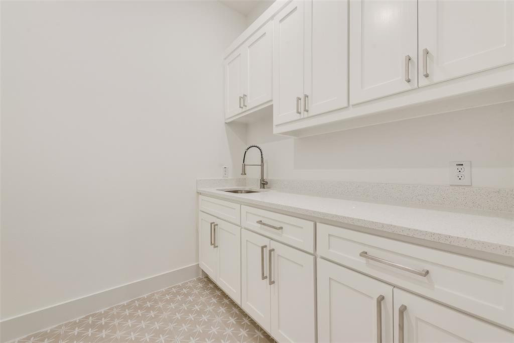539 W Laureland Road Property Photo 20