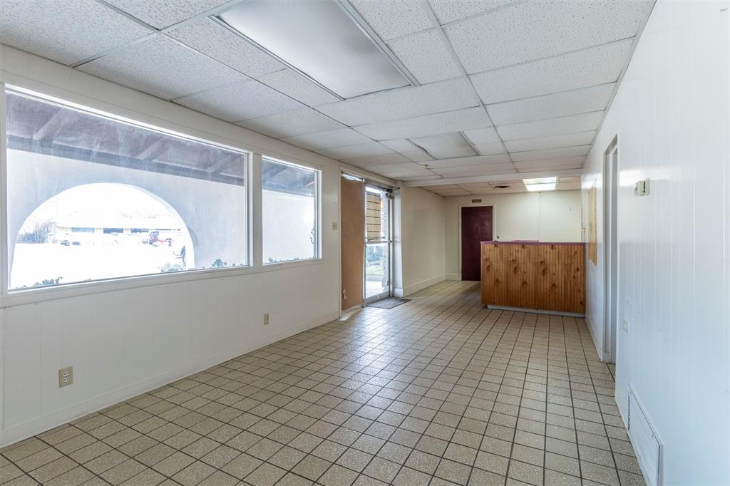 1012 W Division Street Property Photo 12