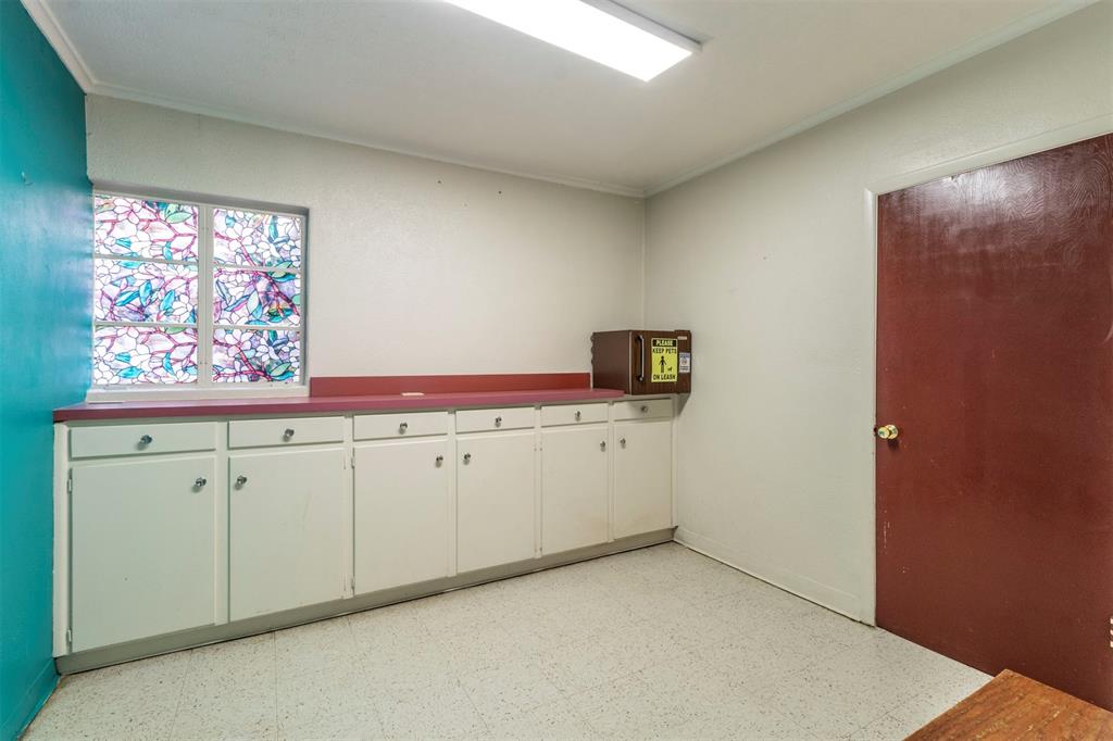 1012 W Division Street Property Photo 15