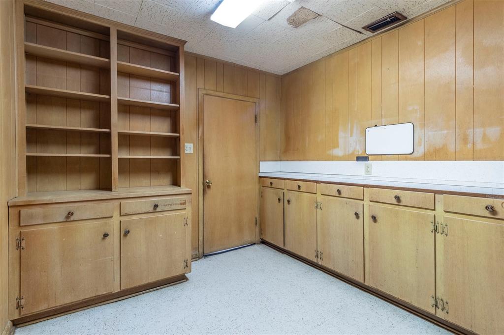 1012 W Division Street Property Photo 23