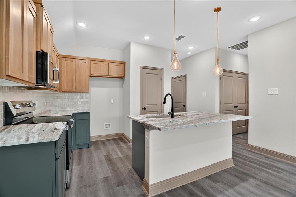 468 Peace Lily Way Property Photo 8