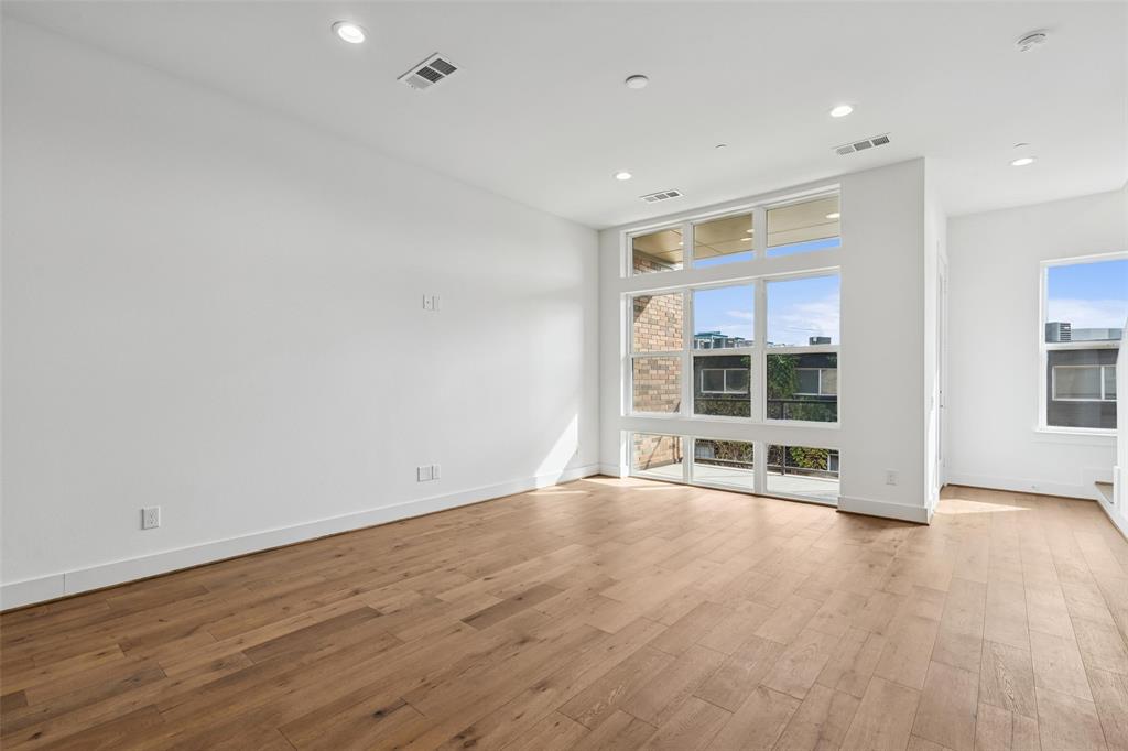 3048 Chimes Street Property Photo 6