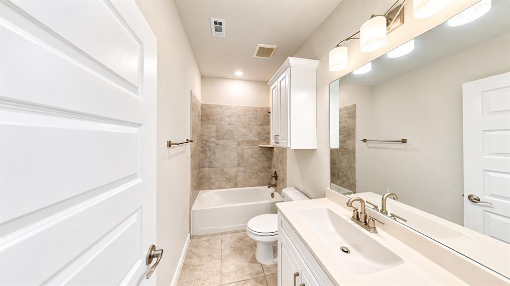 2042 Clear Water Way Property Photo 4