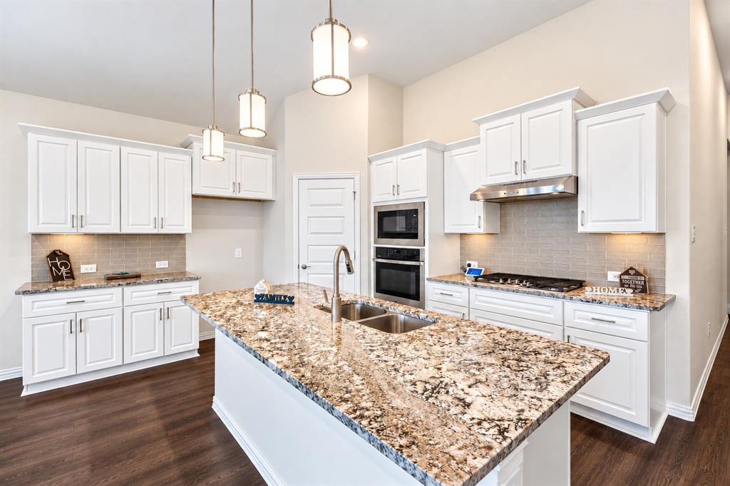 2042 Clear Water Way Property Photo 9