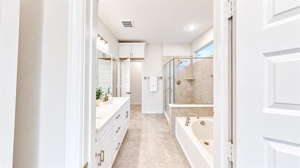 2042 Clear Water Way Property Photo 12