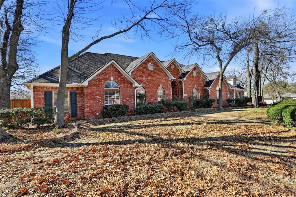 2210 Meadows Lane Property Photo 3