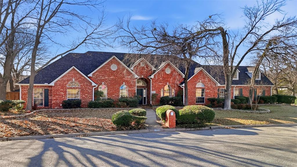 2210 Meadows Lane Property Photo 4