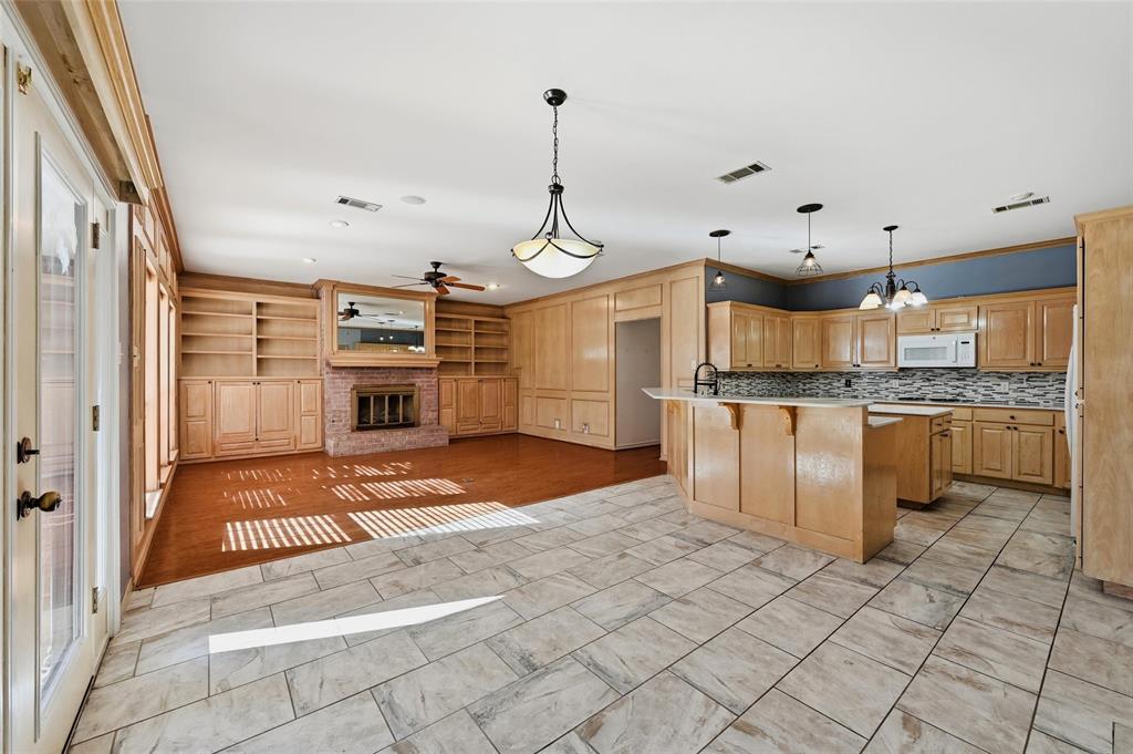 2210 Meadows Lane Property Photo 7