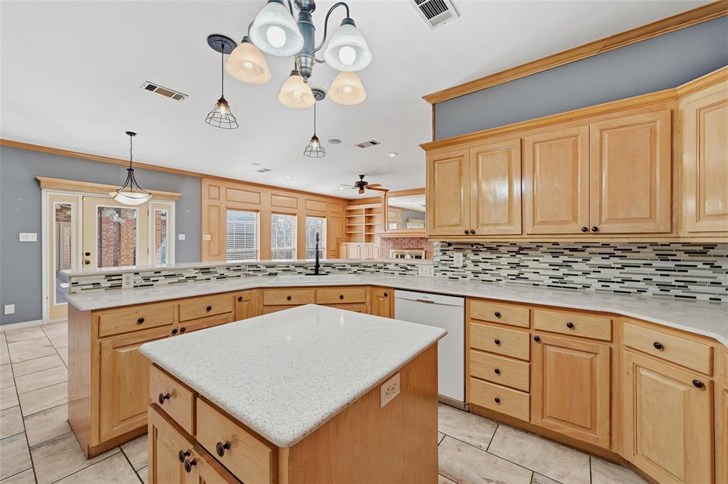 2210 Meadows Lane Property Photo 9