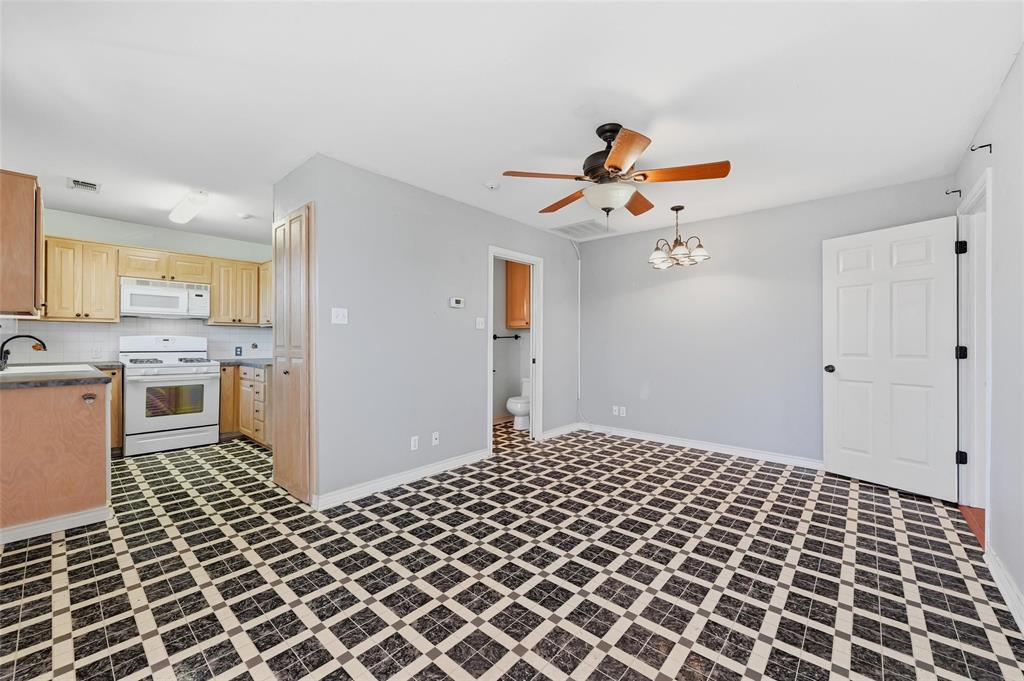 2210 Meadows Lane Property Photo 31