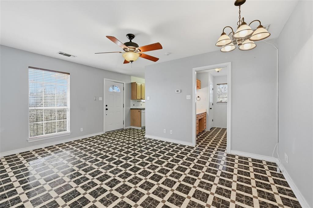 2210 Meadows Lane Property Photo 32