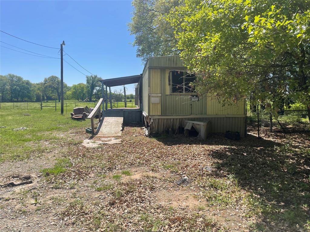 689 James Property Photo 3