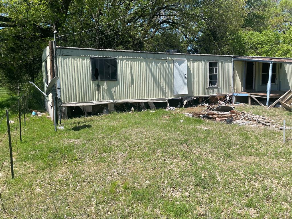 689 James Property Photo 4
