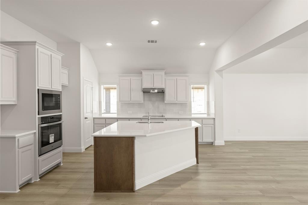 1404 Elle Lane Property Photo 3