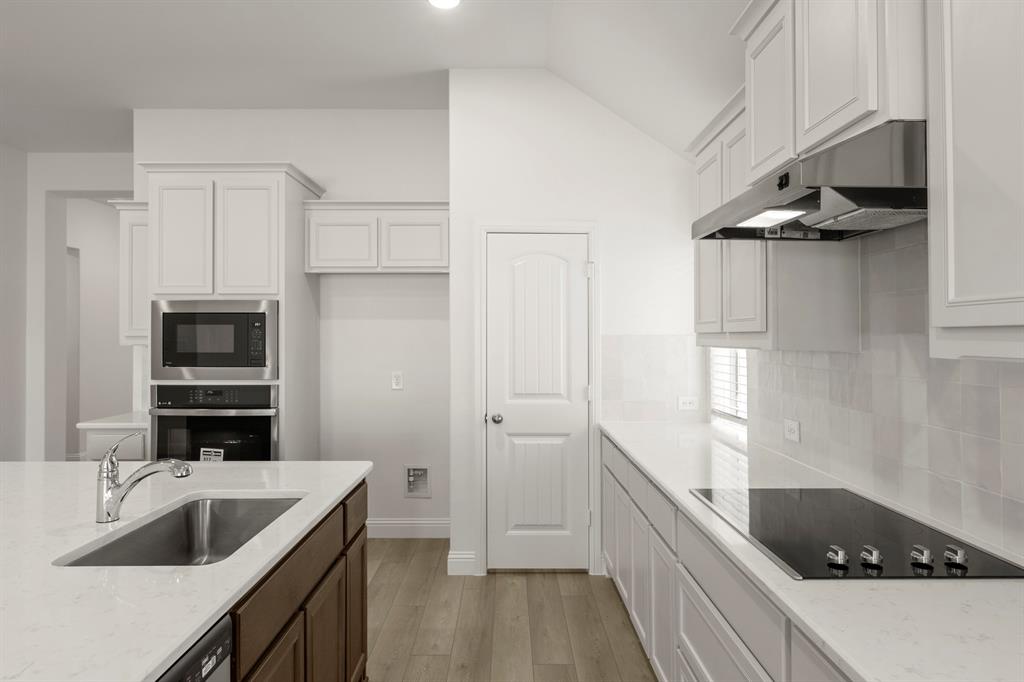 1404 Elle Lane Property Photo 4
