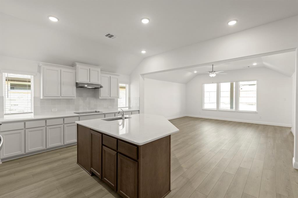 1404 Elle Lane Property Photo 5