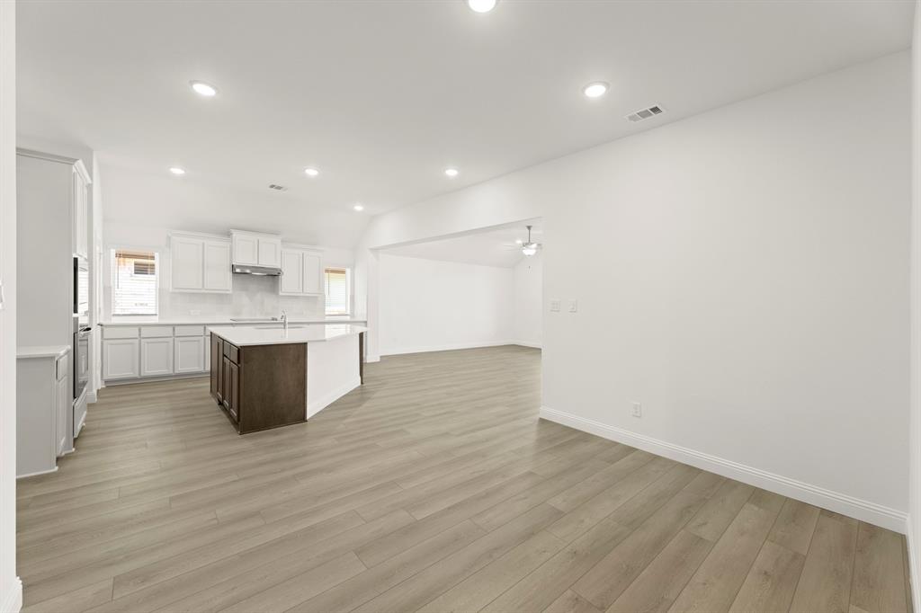 1404 Elle Lane Property Photo 6