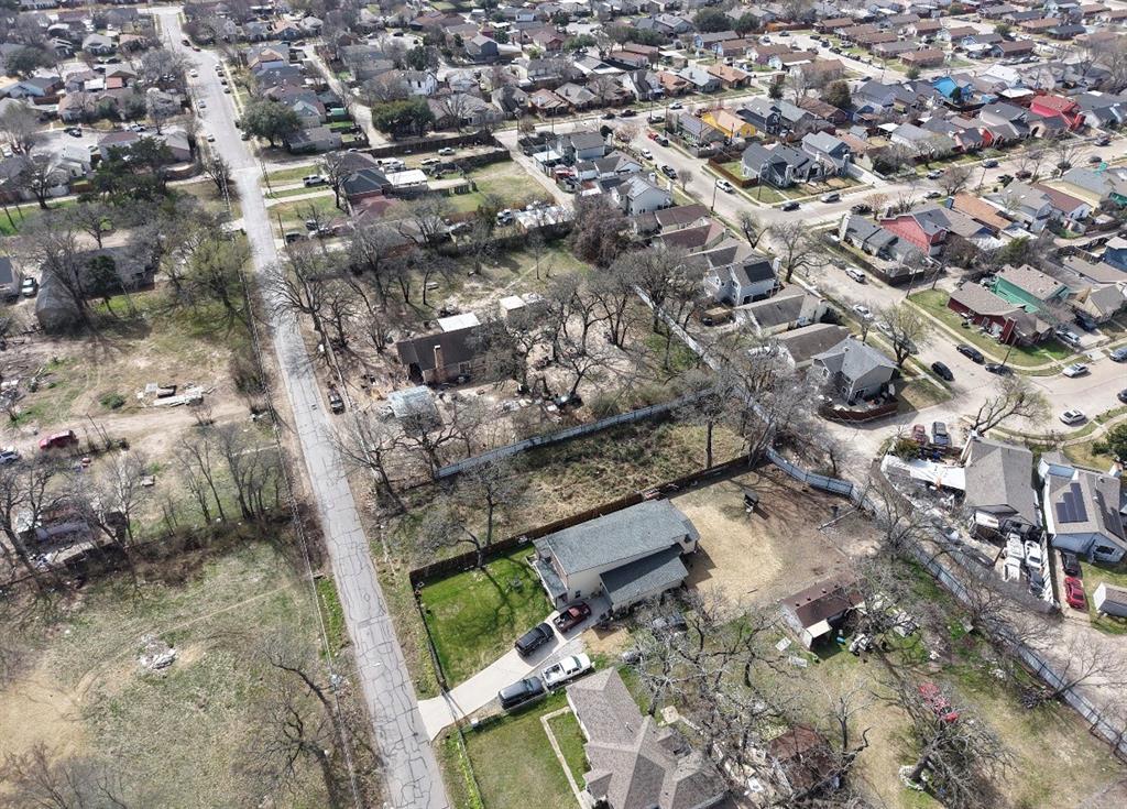 1913 Leroy Road Property Photo 4