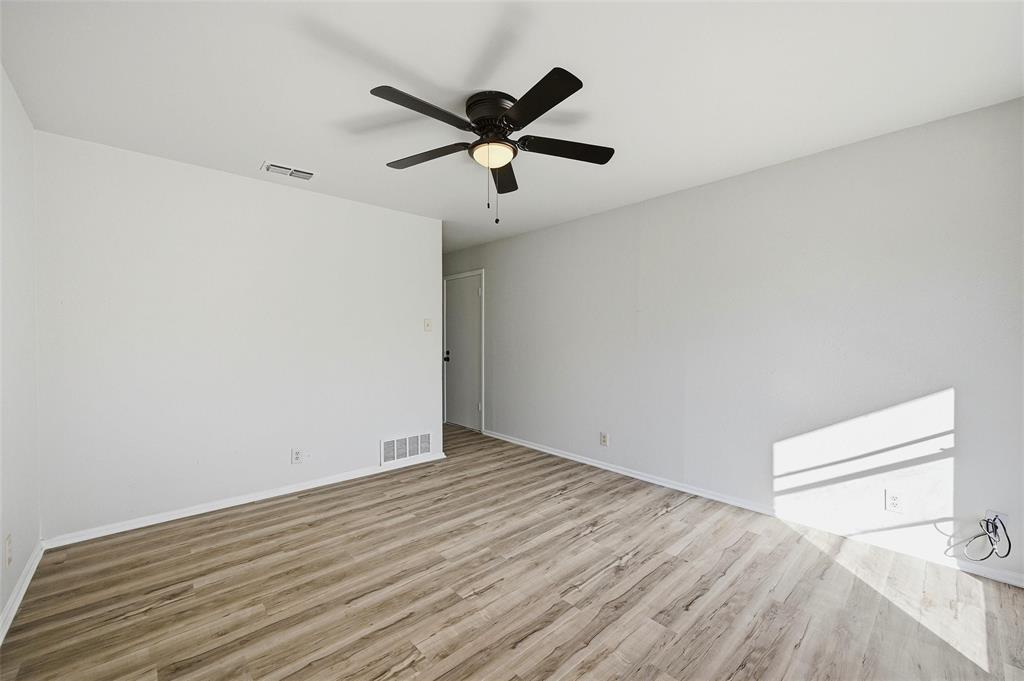 105 N Wood Avenue Property Photo 4