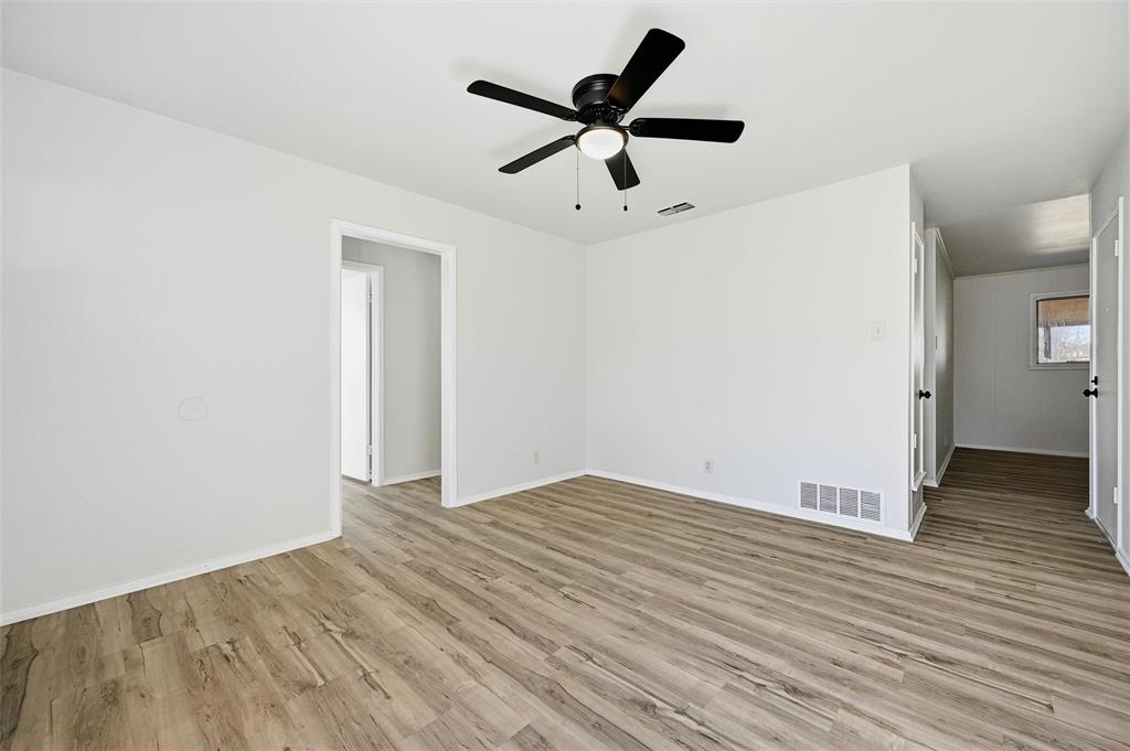 105 N Wood Avenue Property Photo 5